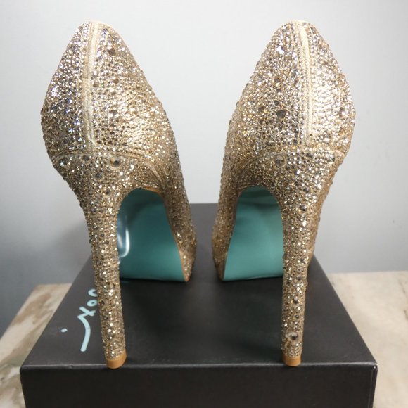 NiB SPARKLING Betsey Johnson Dane Peep Toe Pump, Light Gold, 9.5 - Picture 7 of 13